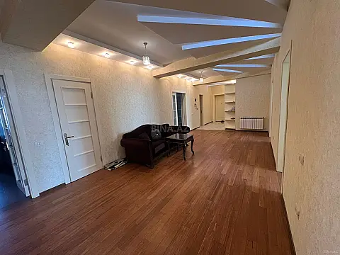 Satılır 5 otaqlı mənzil 186 m²