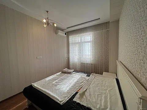 Satılır 5 otaqlı mənzil 186 m²