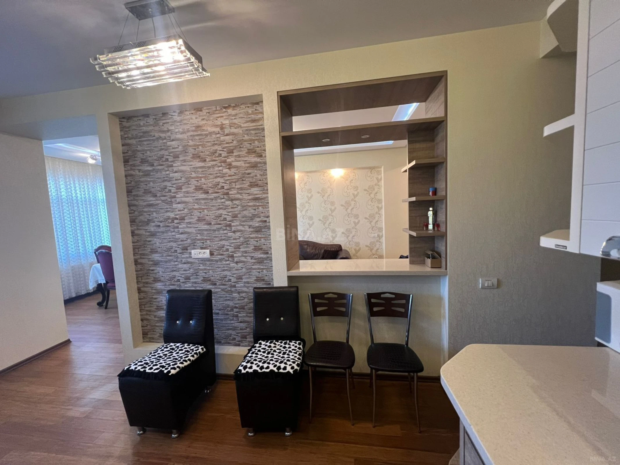Satılır 5 otaqlı mənzil 186 m²
