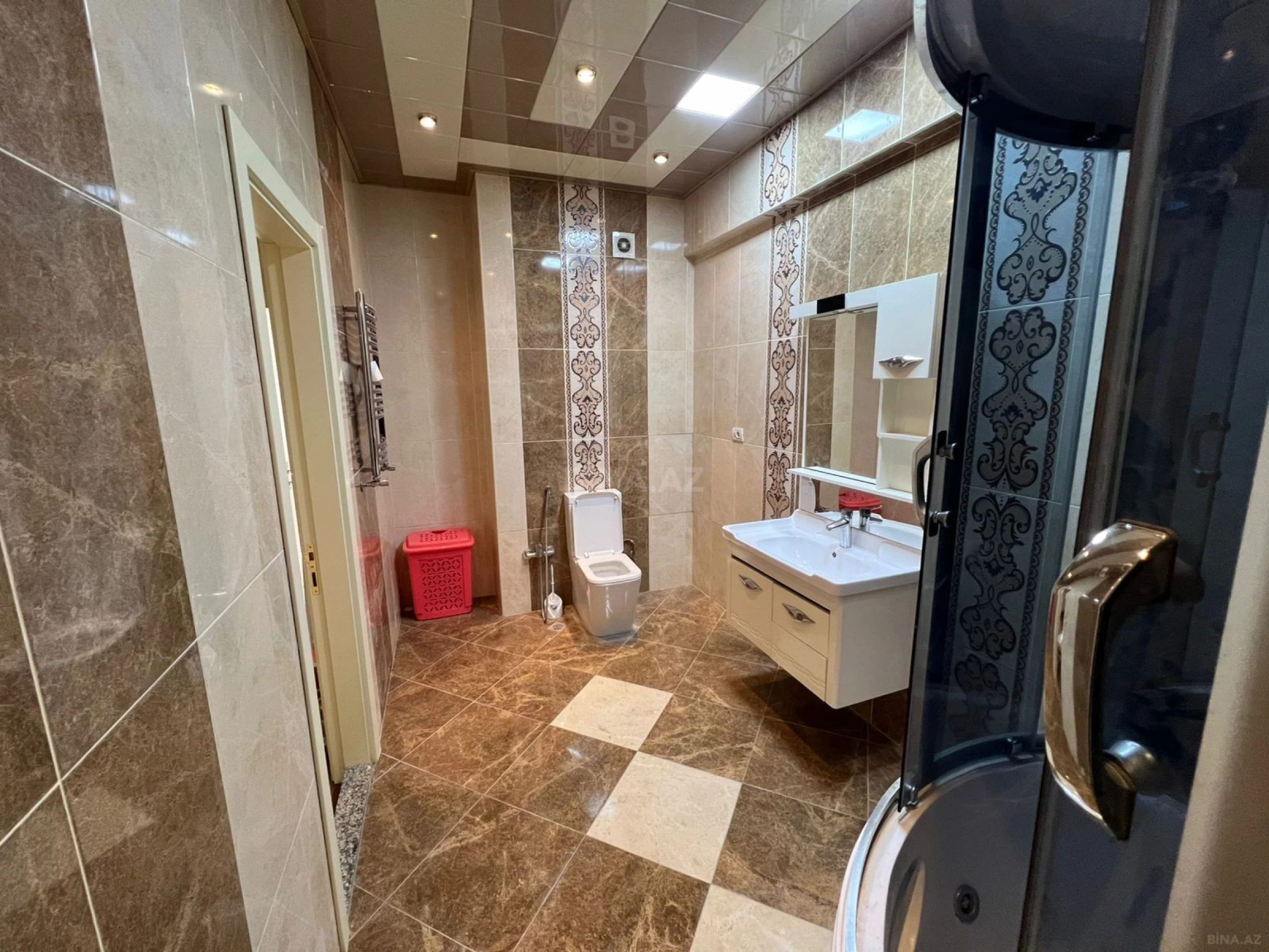 Satılır 5 otaqlı mənzil 186 m²