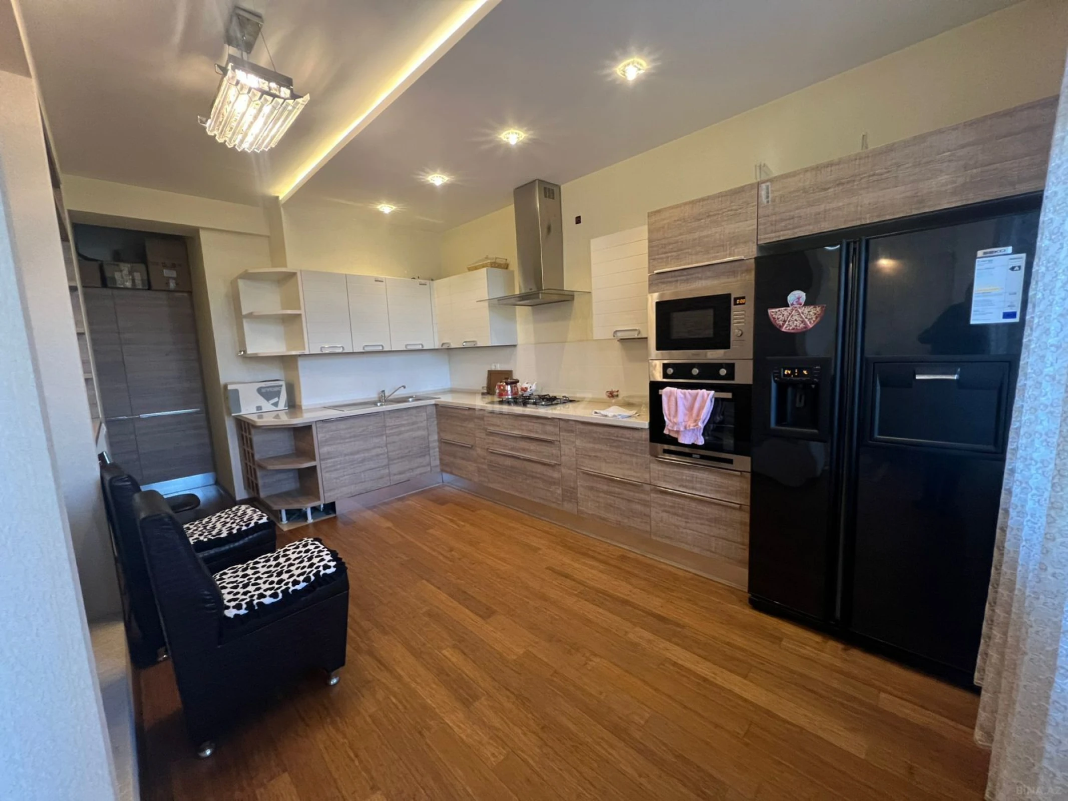 Satılır 5 otaqlı mənzil 186 m²