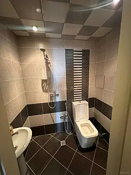 Satılır 5 otaqlı mənzil 186 m²
