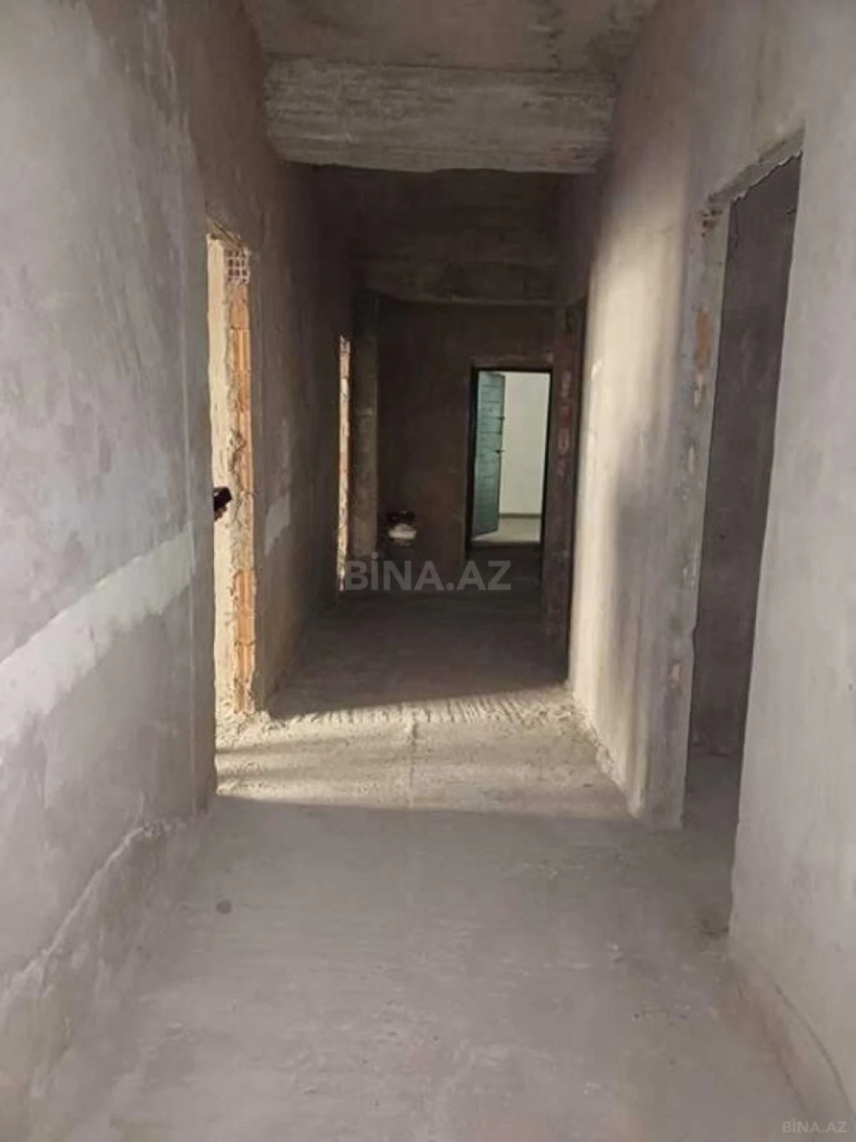 Satılır 3 otaqlı mənzil 185 m²