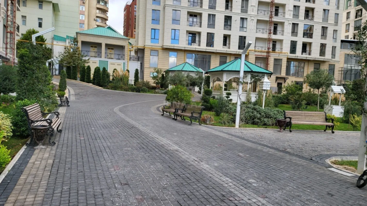 Satılır 2 otaqlı mənzil 93 m²