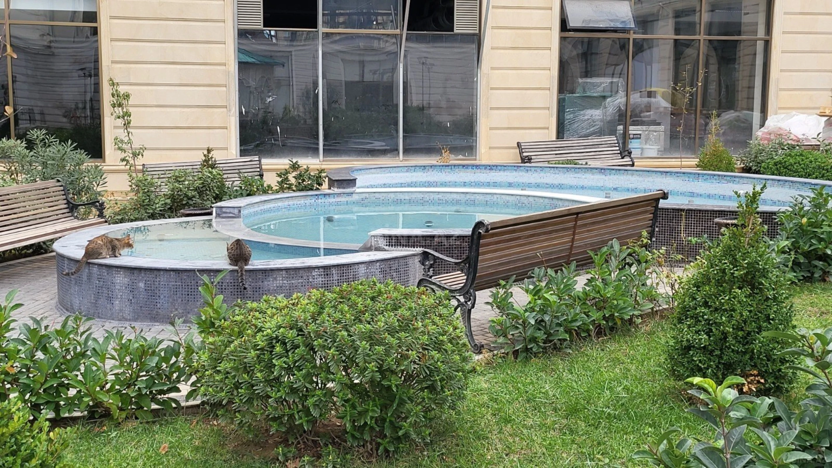 Satılır 2 otaqlı mənzil 93 m²