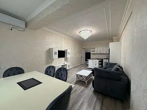 Satılır 2 otaqlı mənzil 93 m²