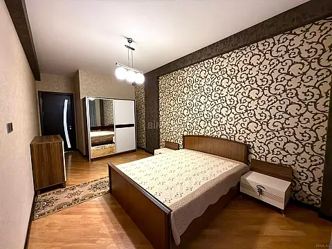 Kirayə verilir 3 otaqlı mənzil 150 m²