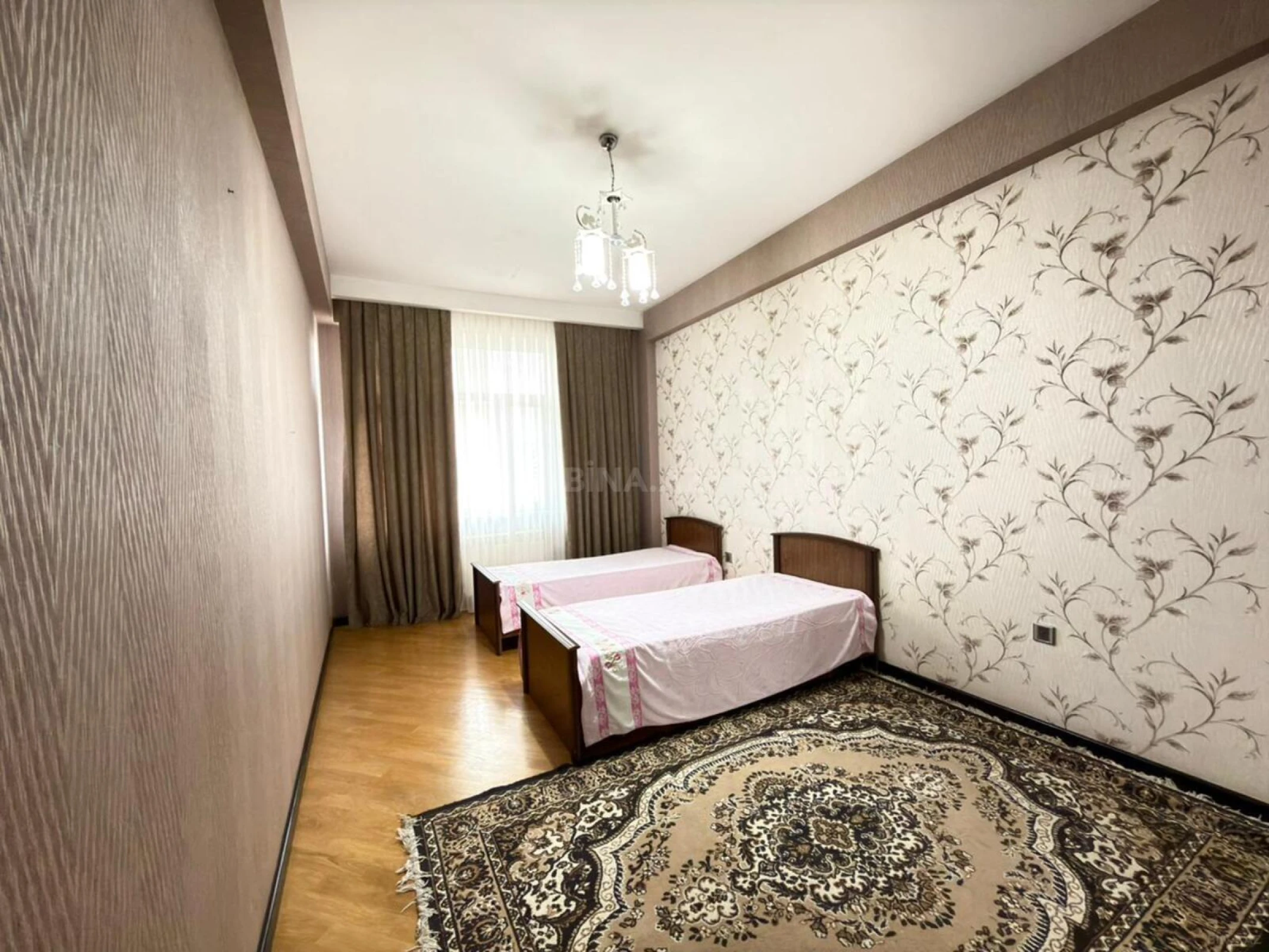 Kirayə verilir 3 otaqlı mənzil 150 m²