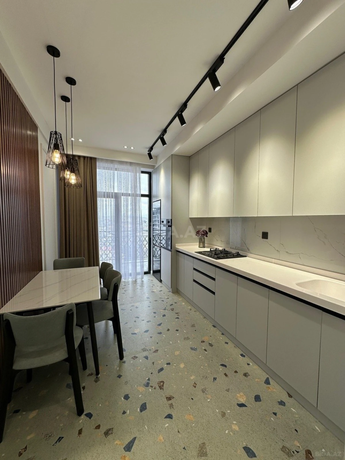 Satılır 2 otaqlı mənzil 70 m²