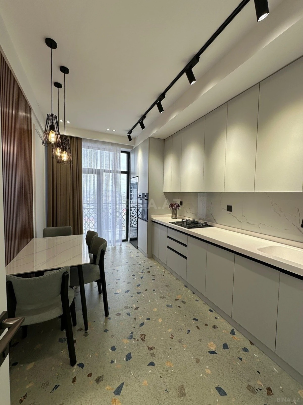 Satılır 2 otaqlı mənzil 70 m²