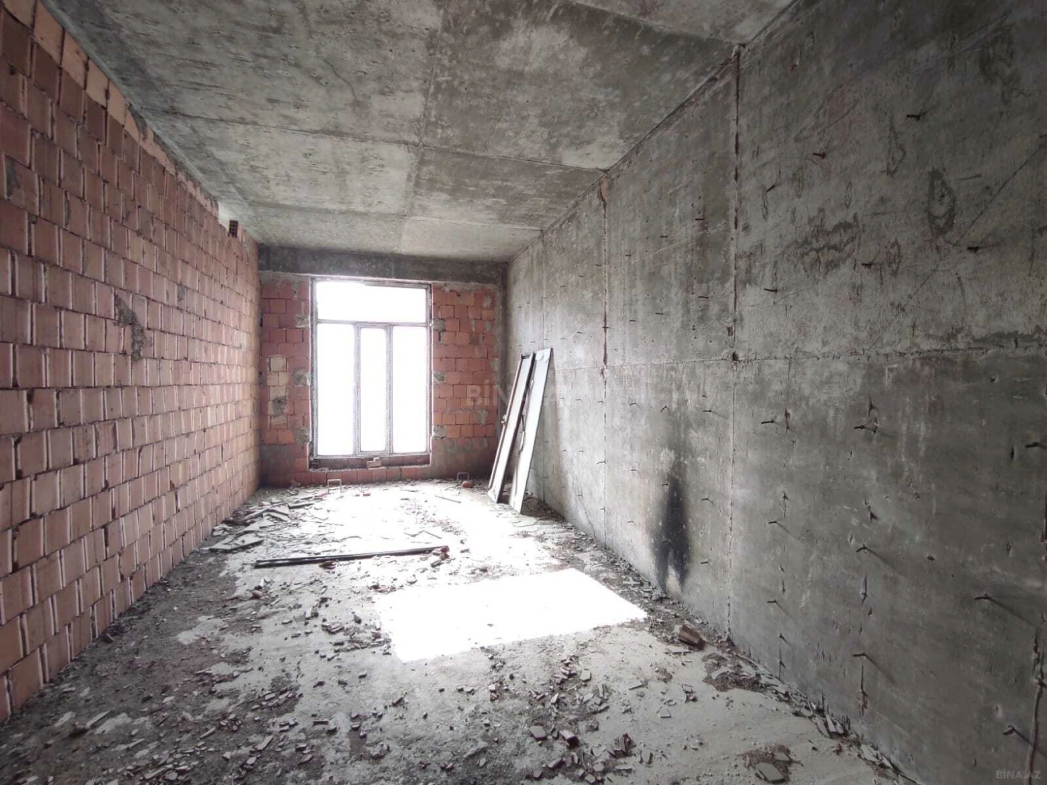 Satılır 3 otaqlı mənzil 144 m²