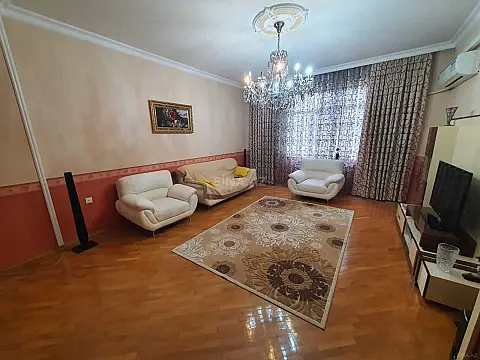 Kirayə verilir 2 otaqlı mənzil 110 m²