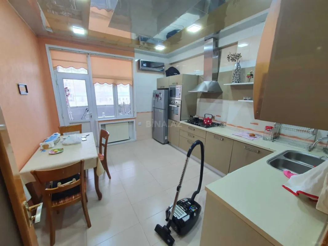 Kirayə verilir 2 otaqlı mənzil 110 m²