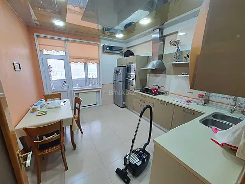 Kirayə verilir 2 otaqlı mənzil 110 m²