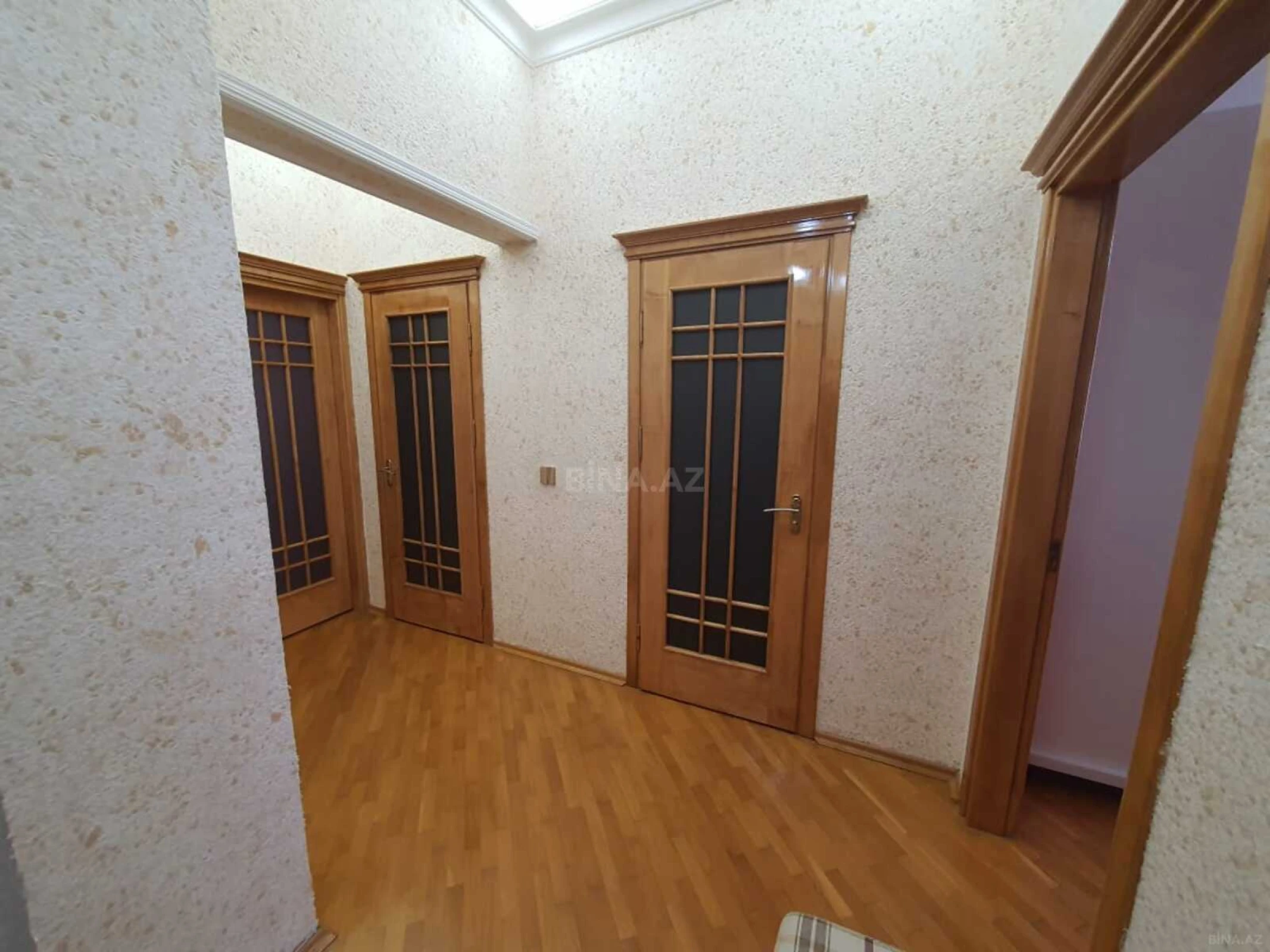 Kirayə verilir 2 otaqlı mənzil 110 m²