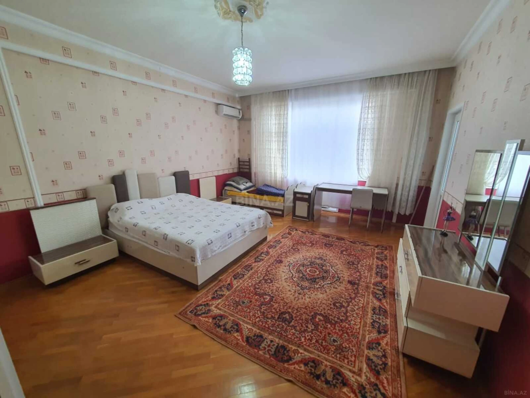 Kirayə verilir 2 otaqlı mənzil 110 m²