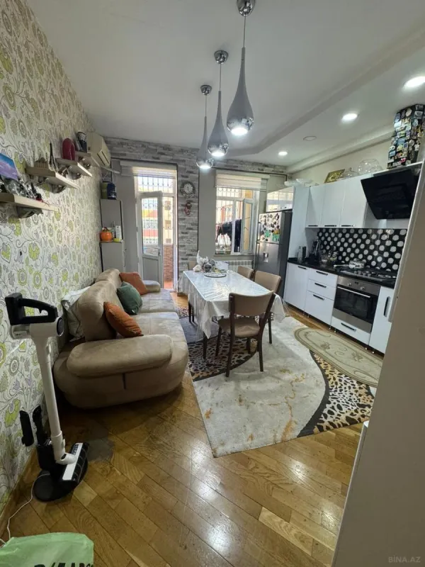 Satılır 3 otaqlı mənzil 135 m²