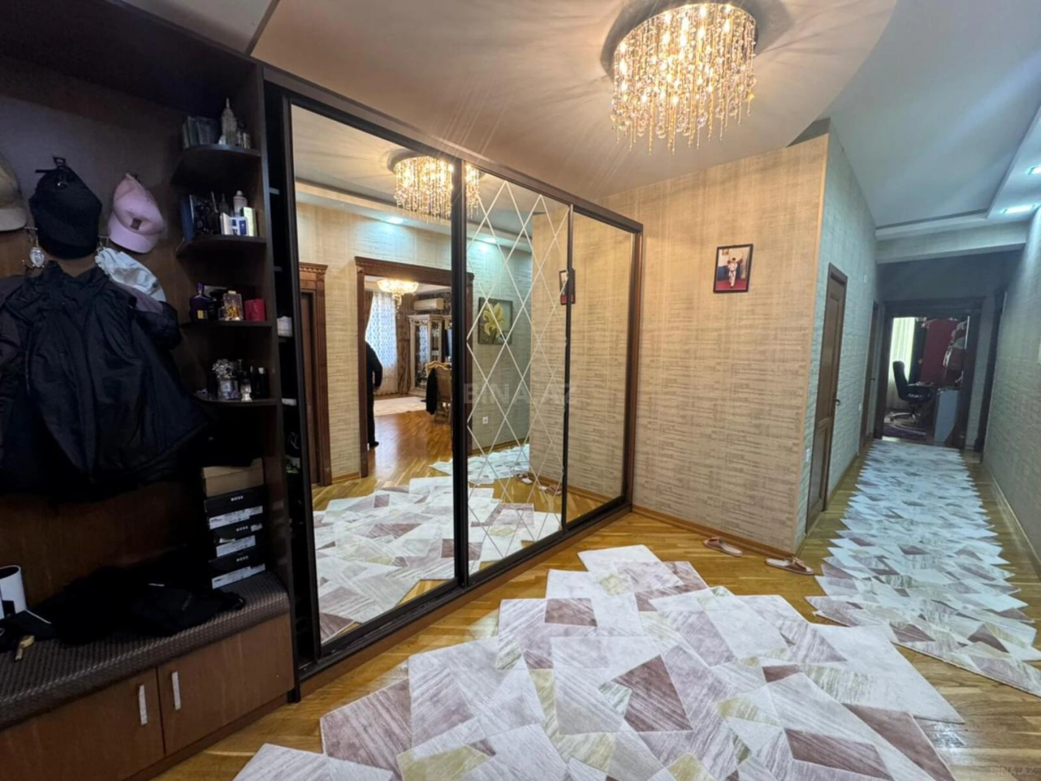 Satılır 3 otaqlı mənzil 135 m²