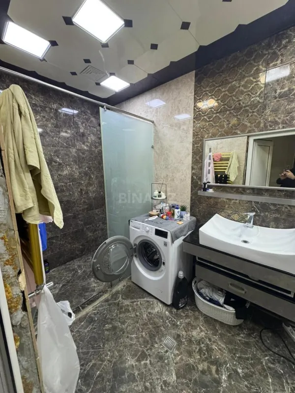 Satılır 3 otaqlı mənzil 135 m²