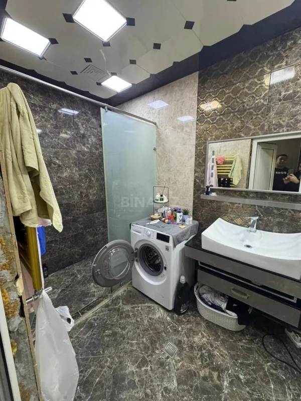 Satılır 3 otaqlı mənzil 135 m²