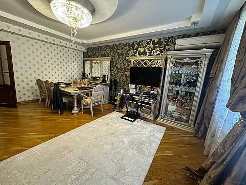 Satılır 3 otaqlı mənzil 135 m²