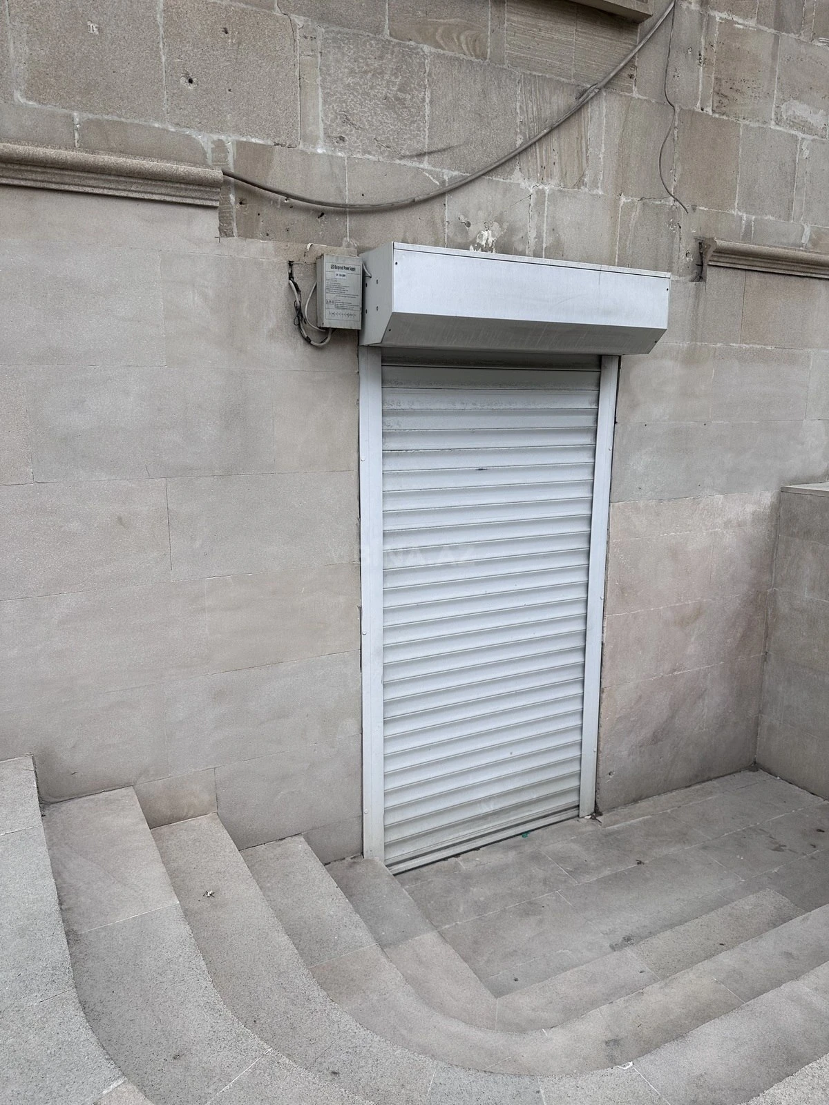 Kirayə verilir 4 otaqlı ofis 80 m²