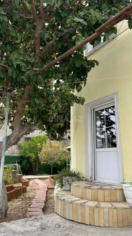 Satılır 4 otaqlı həyət evi 155 m²