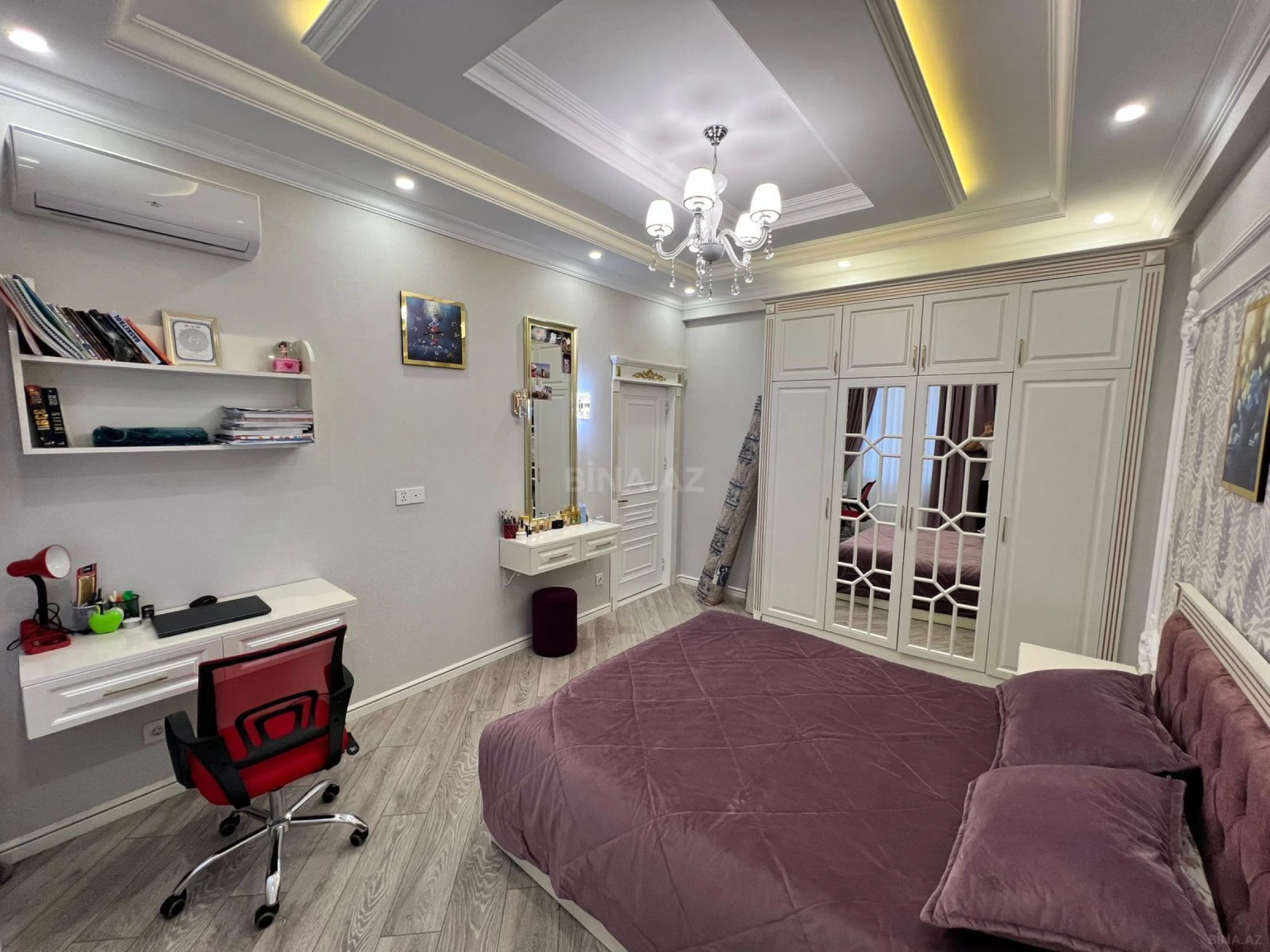 Satılır 4 otaqlı mənzil 200 m²