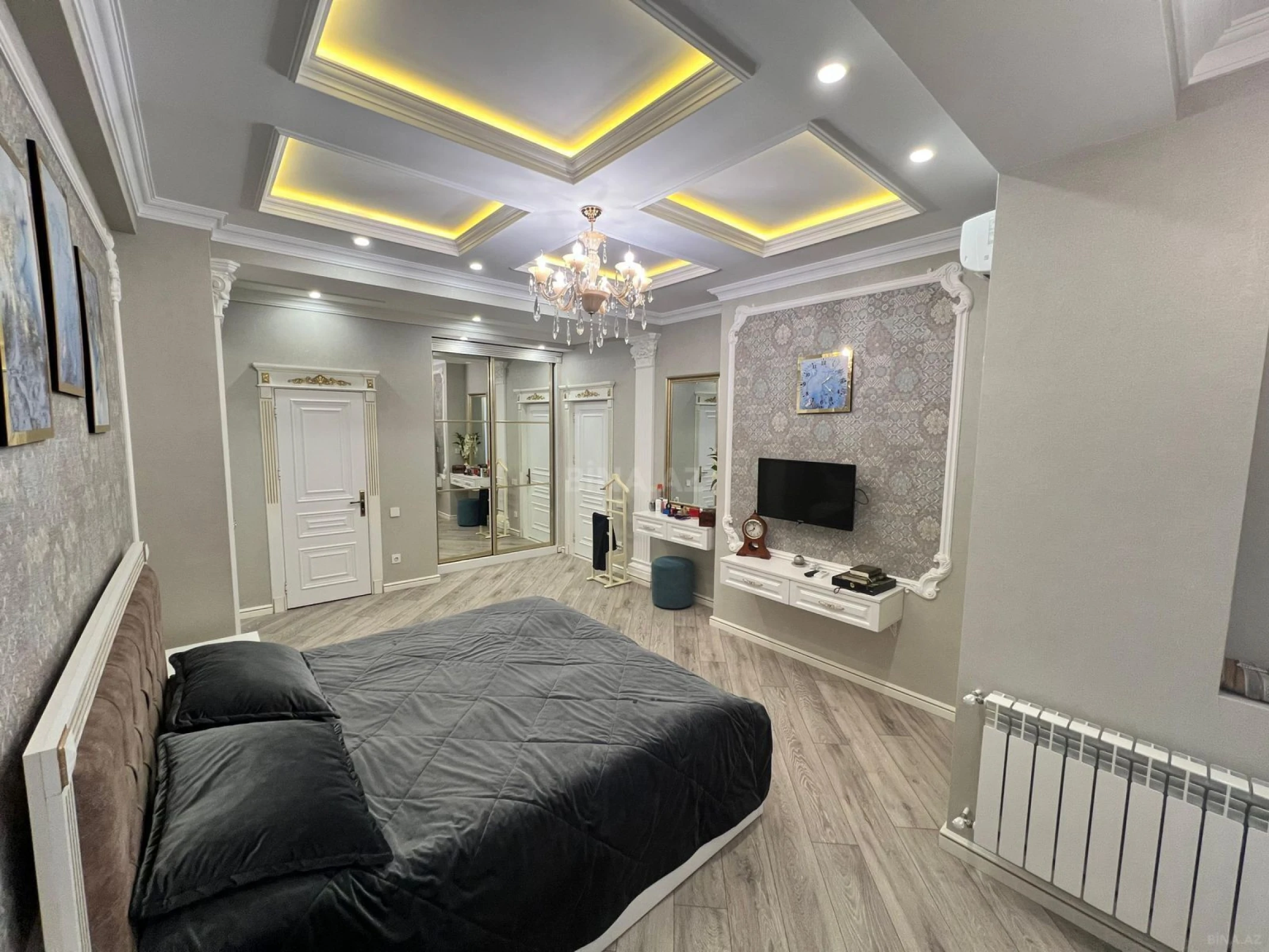 Satılır 4 otaqlı mənzil 200 m²