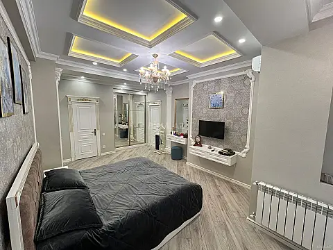 Satılır 4 otaqlı mənzil 200 m²