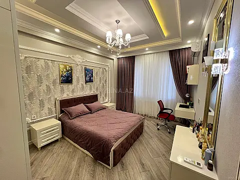 Satılır 4 otaqlı mənzil 200 m²