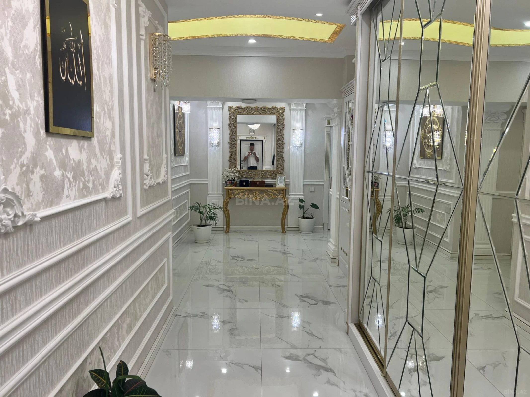 Satılır 4 otaqlı mənzil 200 m²