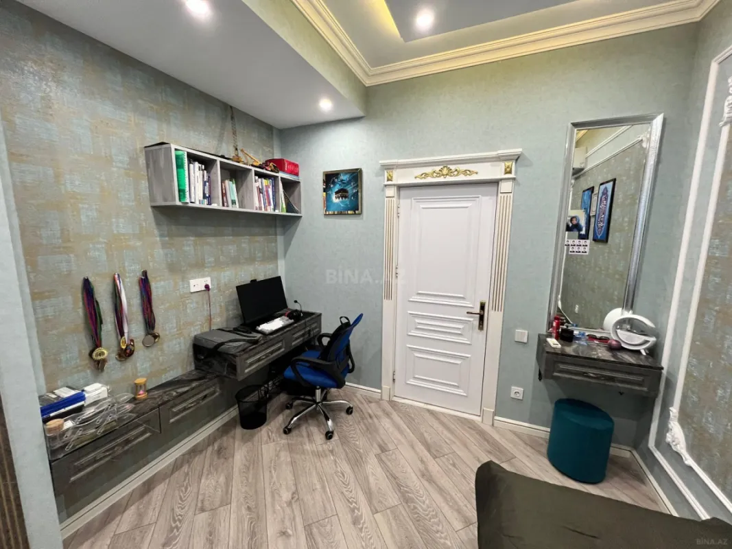 Satılır 4 otaqlı mənzil 200 m²