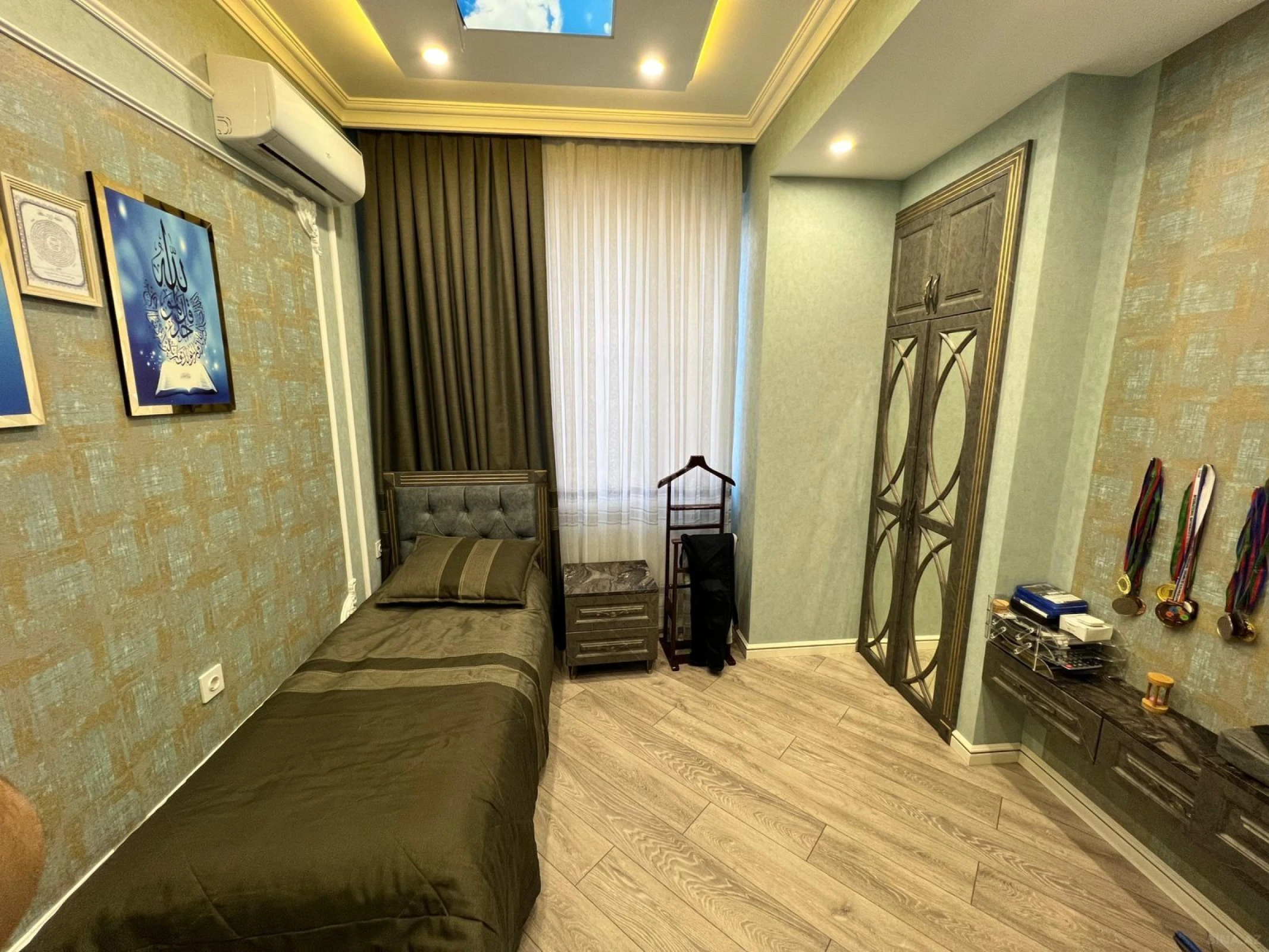 Satılır 4 otaqlı mənzil 200 m²