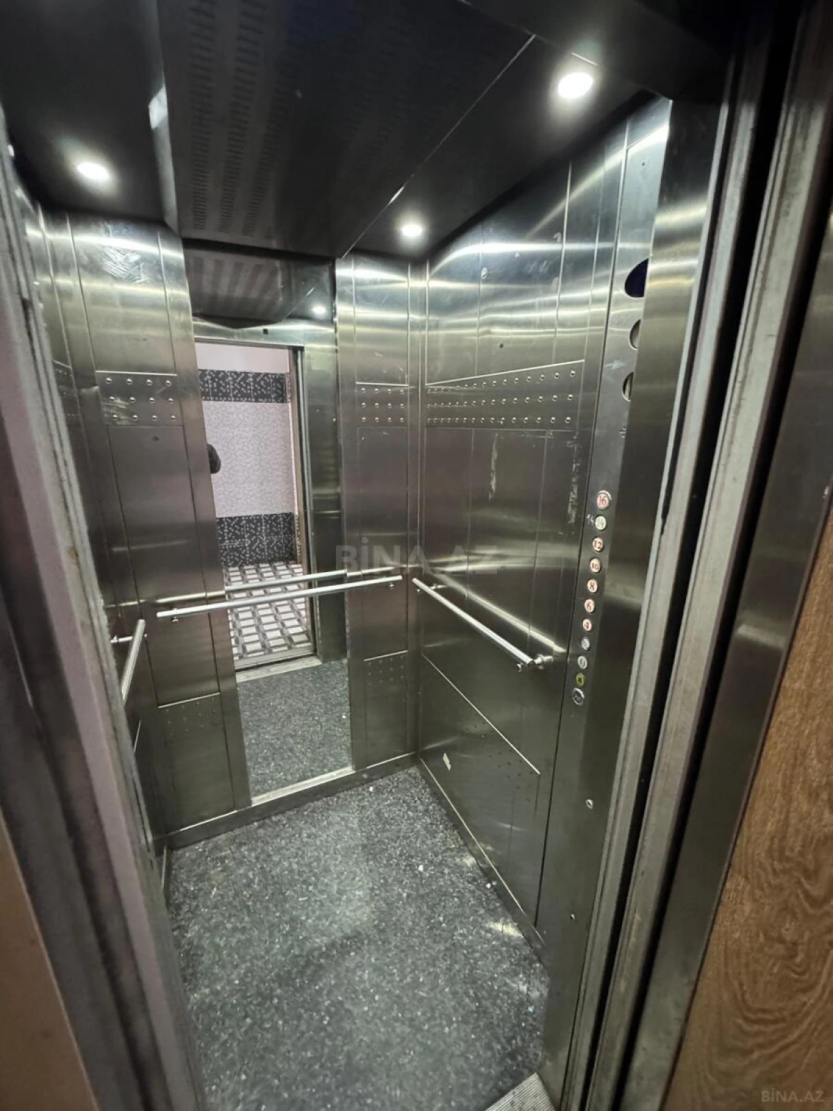 Satılır 2 otaqlı mənzil 87 m²