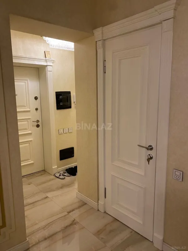 Satılır 4 otaqlı mənzil 124 m²
