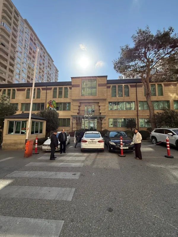 Kirayə verilir 3 otaqlı mənzil 172 m²