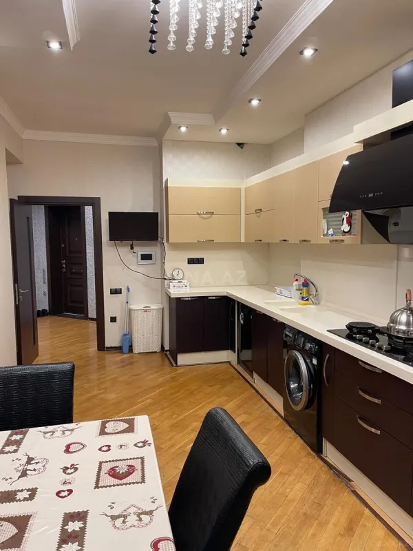 Kirayə verilir 3 otaqlı mənzil 150 m²