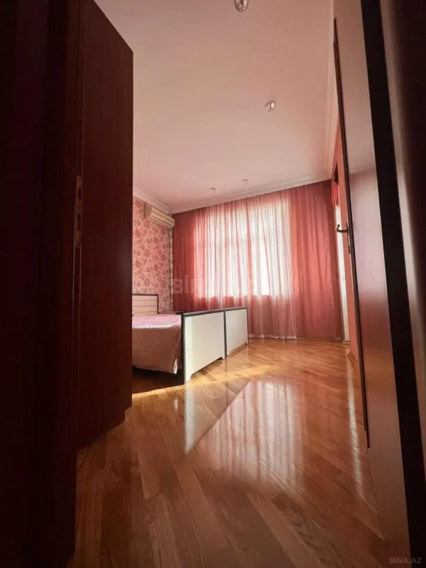 Kirayə verilir 3 otaqlı mənzil 126 m²