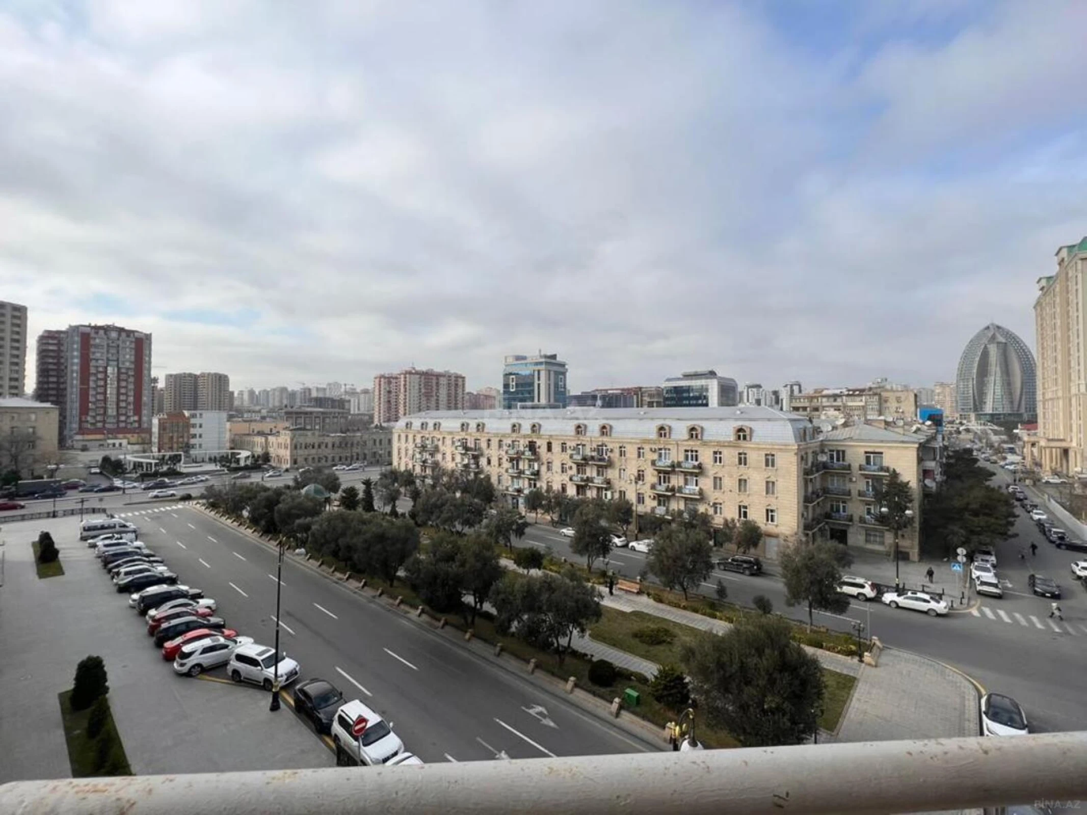 Kirayə verilir 3 otaqlı mənzil 126 m²