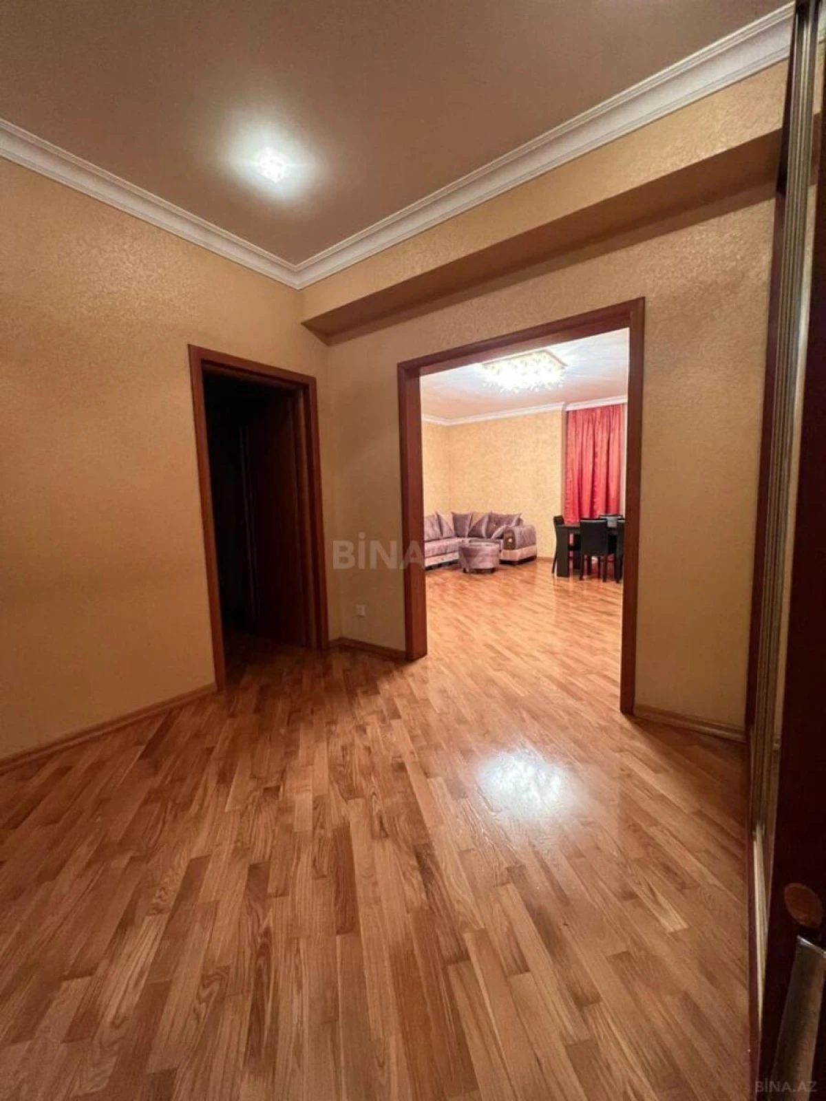 Kirayə verilir 3 otaqlı mənzil 126 m²