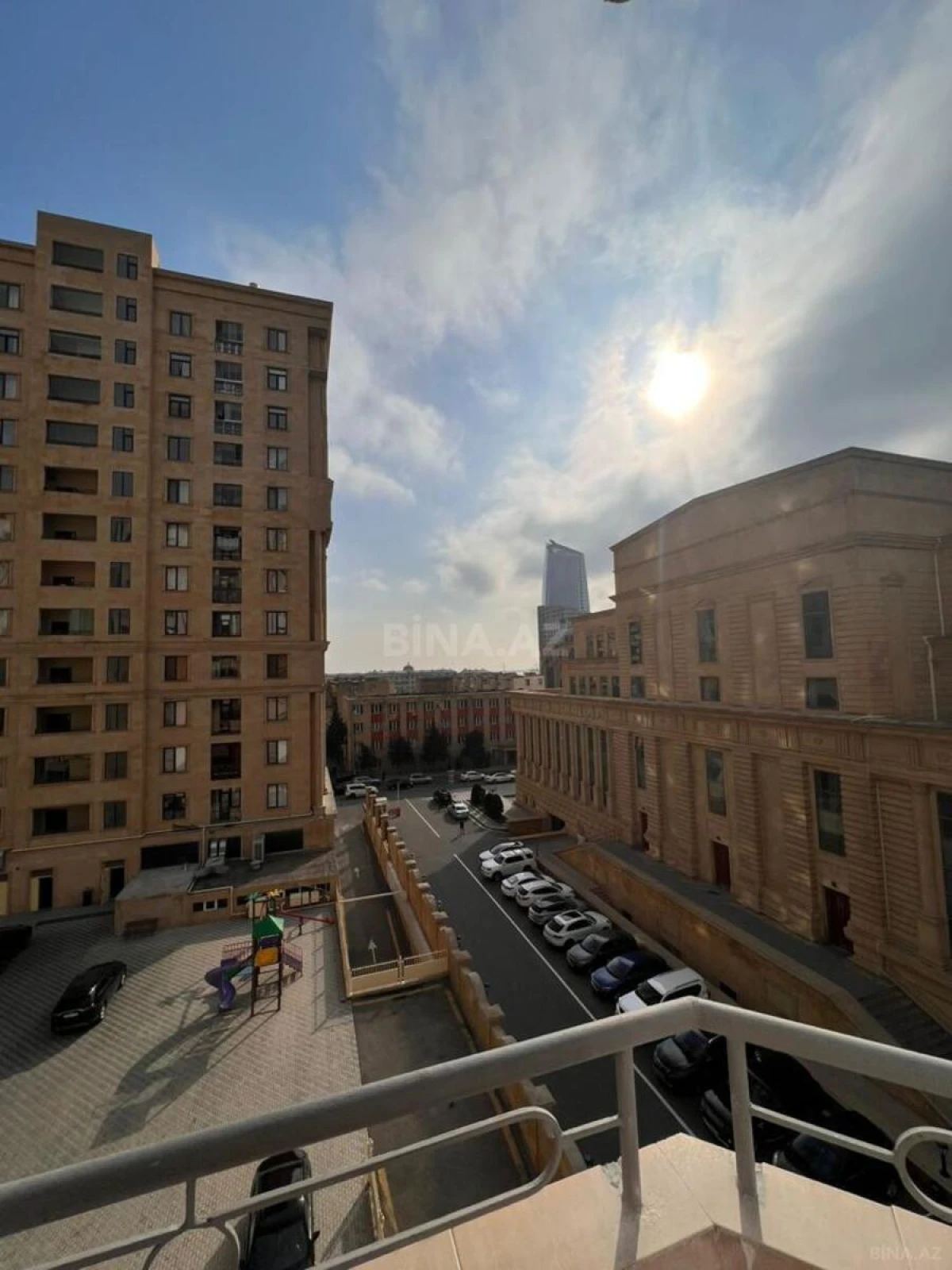 Kirayə verilir 3 otaqlı mənzil 126 m²