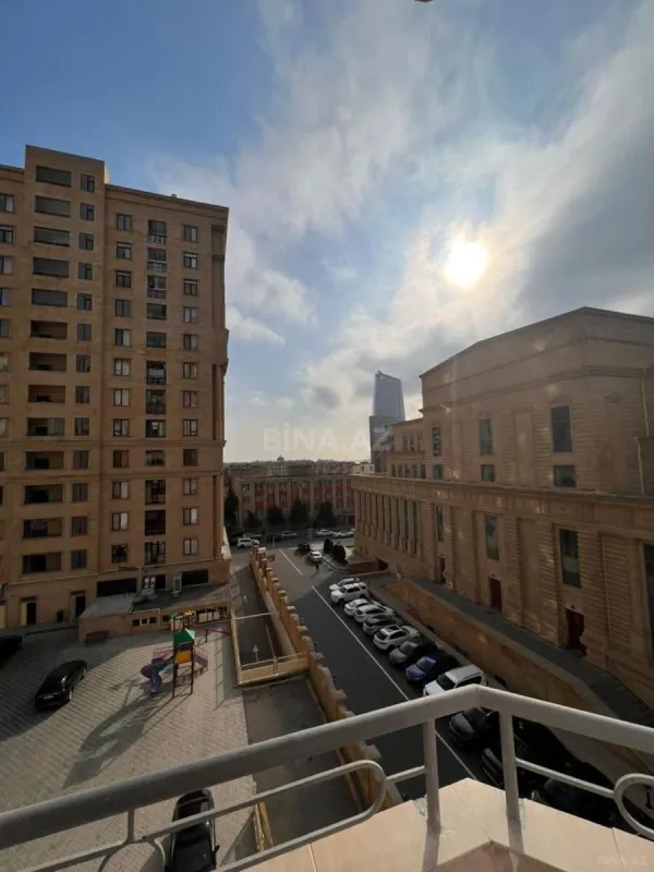 Kirayə verilir 3 otaqlı mənzil 126 m²