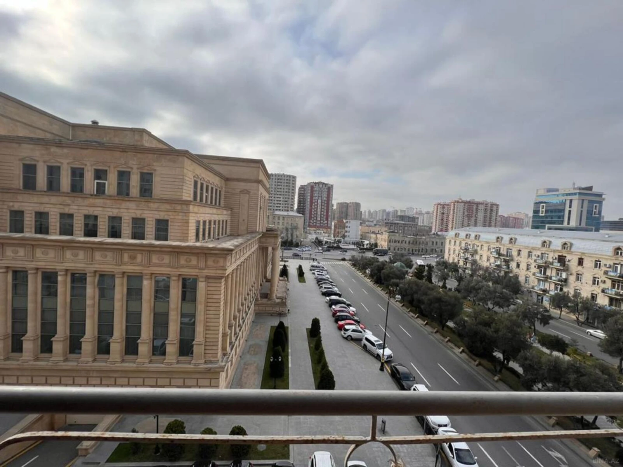 Kirayə verilir 3 otaqlı mənzil 126 m²