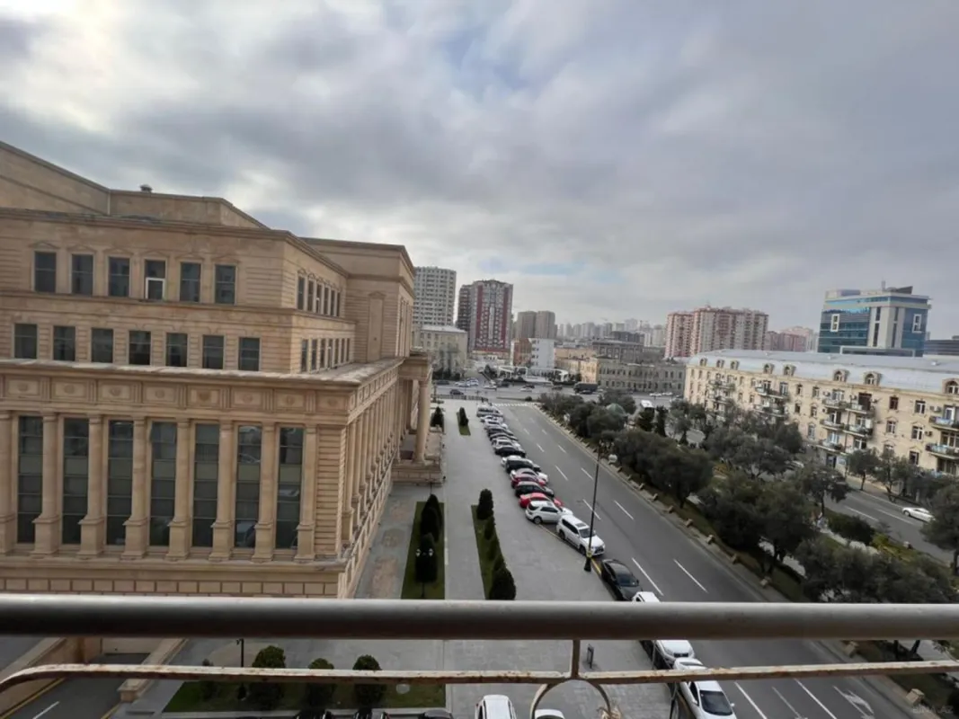 Kirayə verilir 3 otaqlı mənzil 126 m²