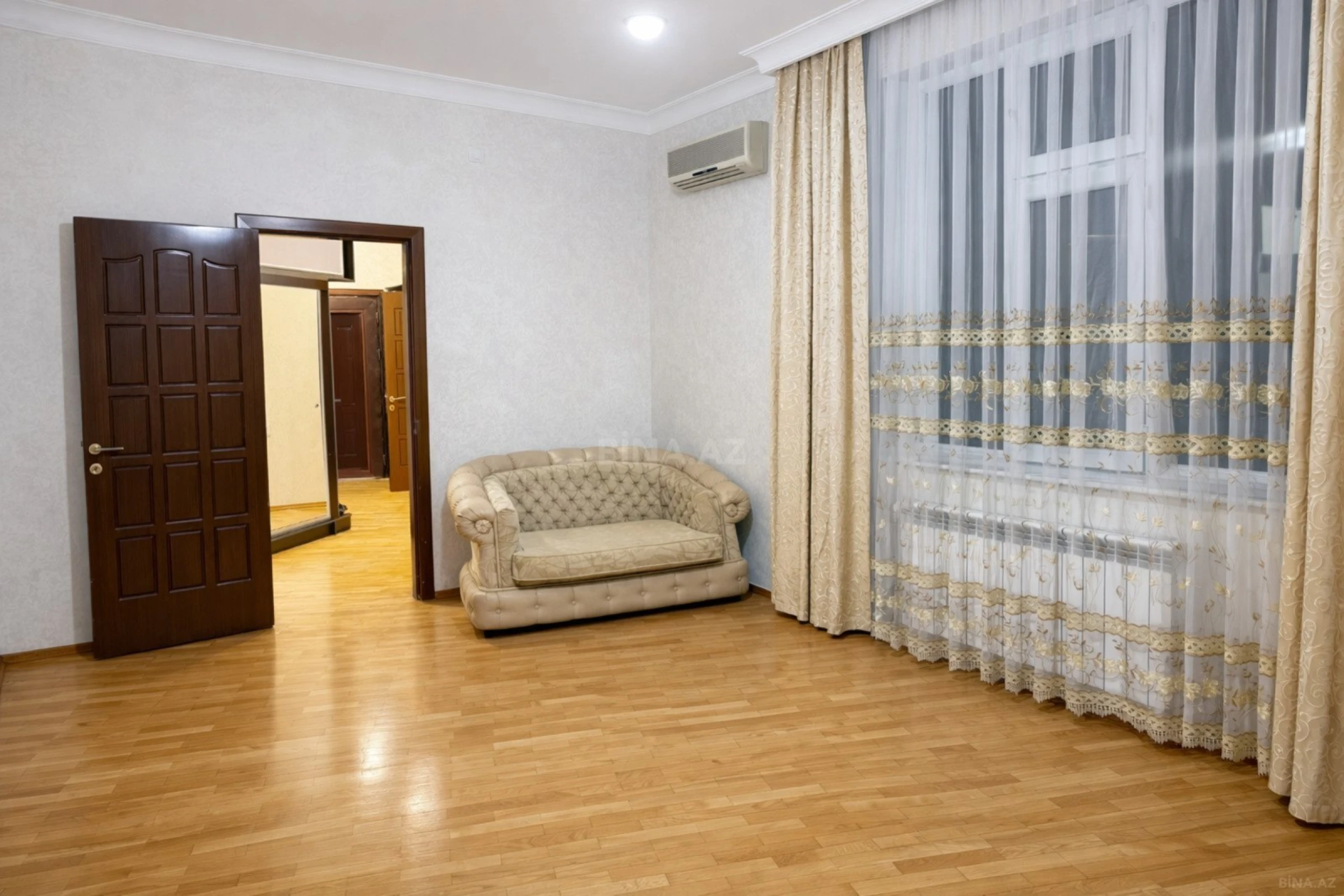 Satılır 2 otaqlı mənzil 77 m²