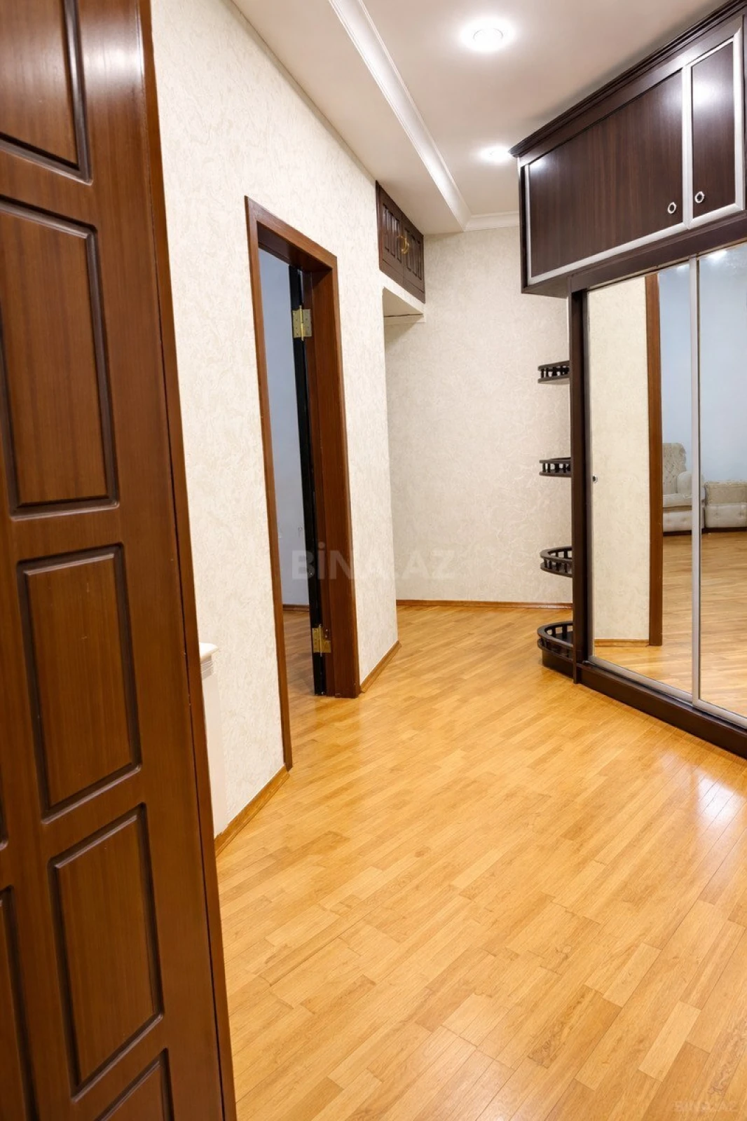 Satılır 2 otaqlı mənzil 77 m²