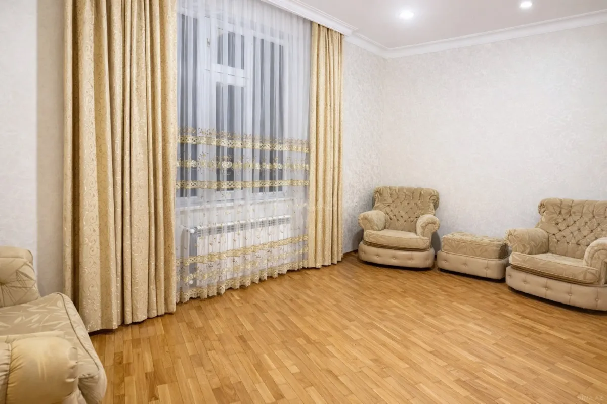 Satılır 2 otaqlı mənzil 77 m²