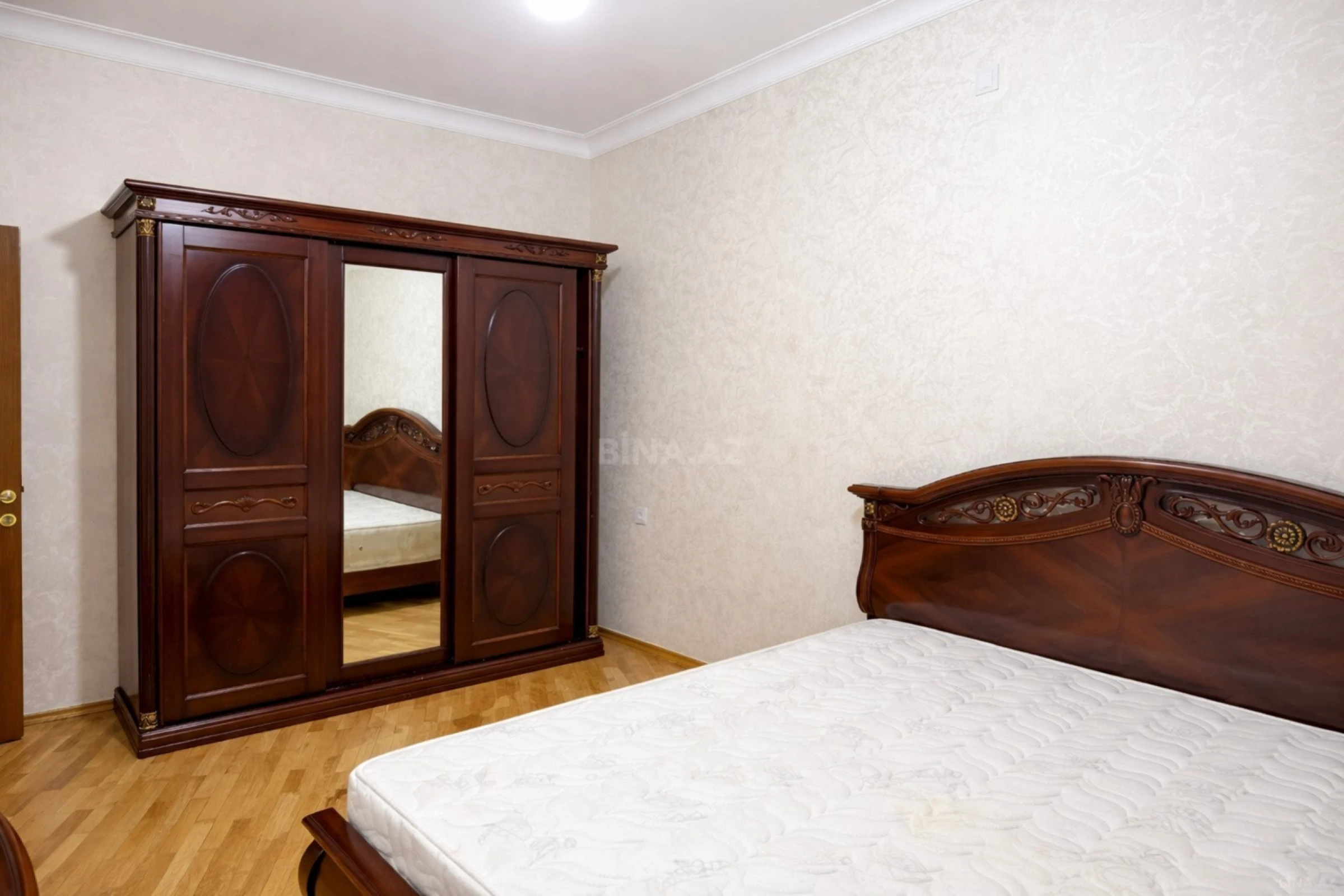 Satılır 2 otaqlı mənzil 77 m²