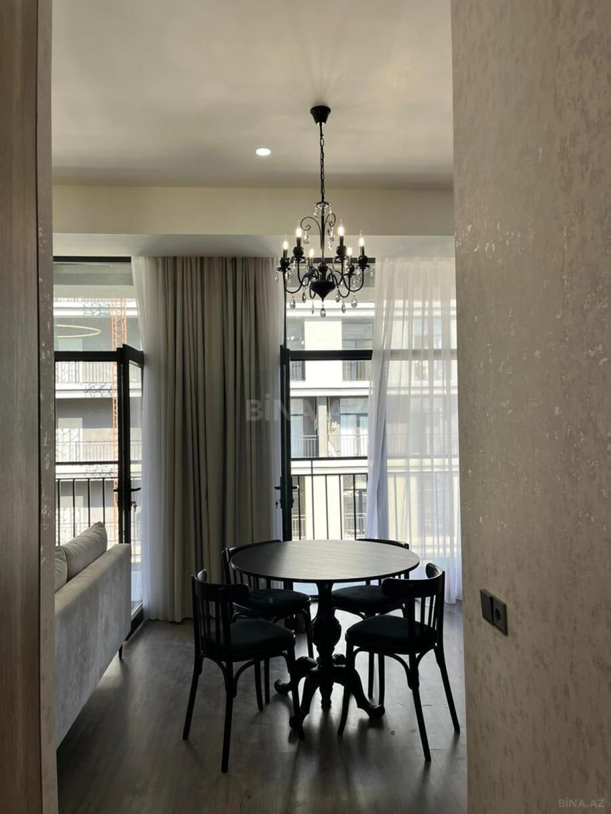 Kirayə verilir 2 otaqlı mənzil 85 m²